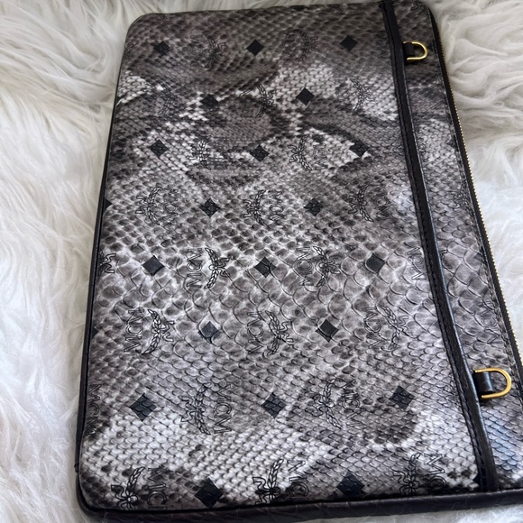 EUC MCM Studded Snake Clutch 2 way - Picture 8 of 14